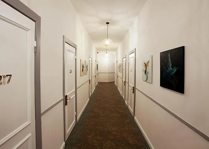 056 Hotel
