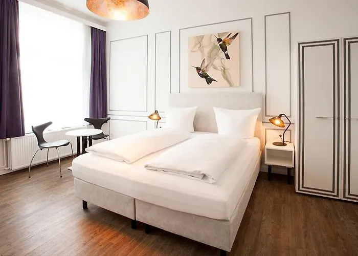 056 Hotel